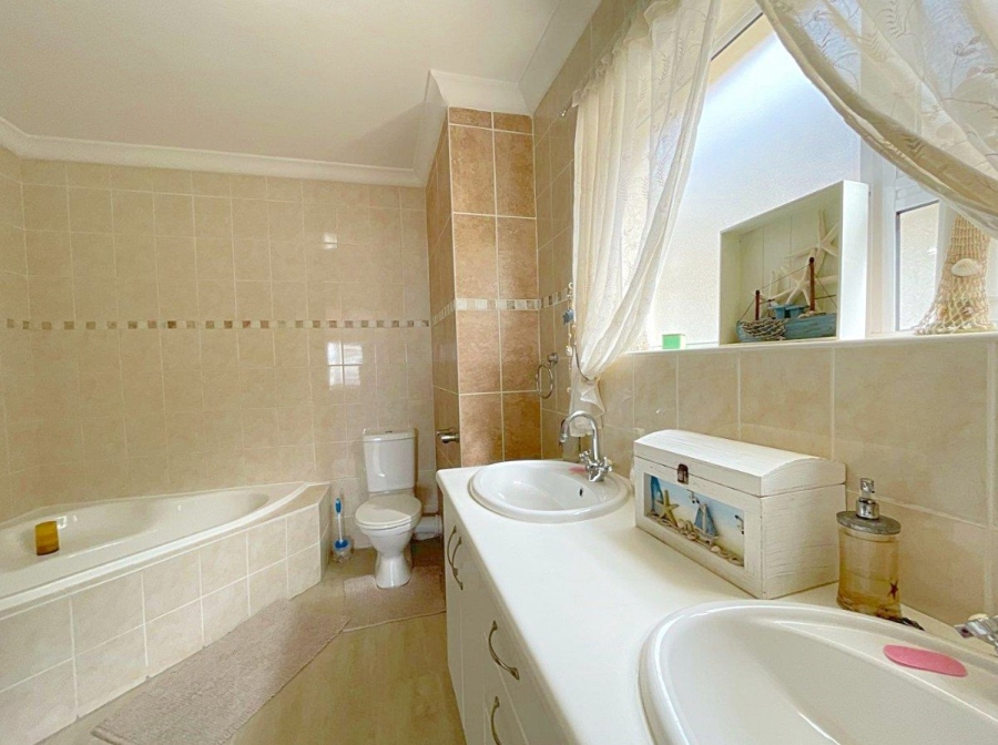3 Bedroom Property for Sale in Jeffreys Bay Central Eastern Cape